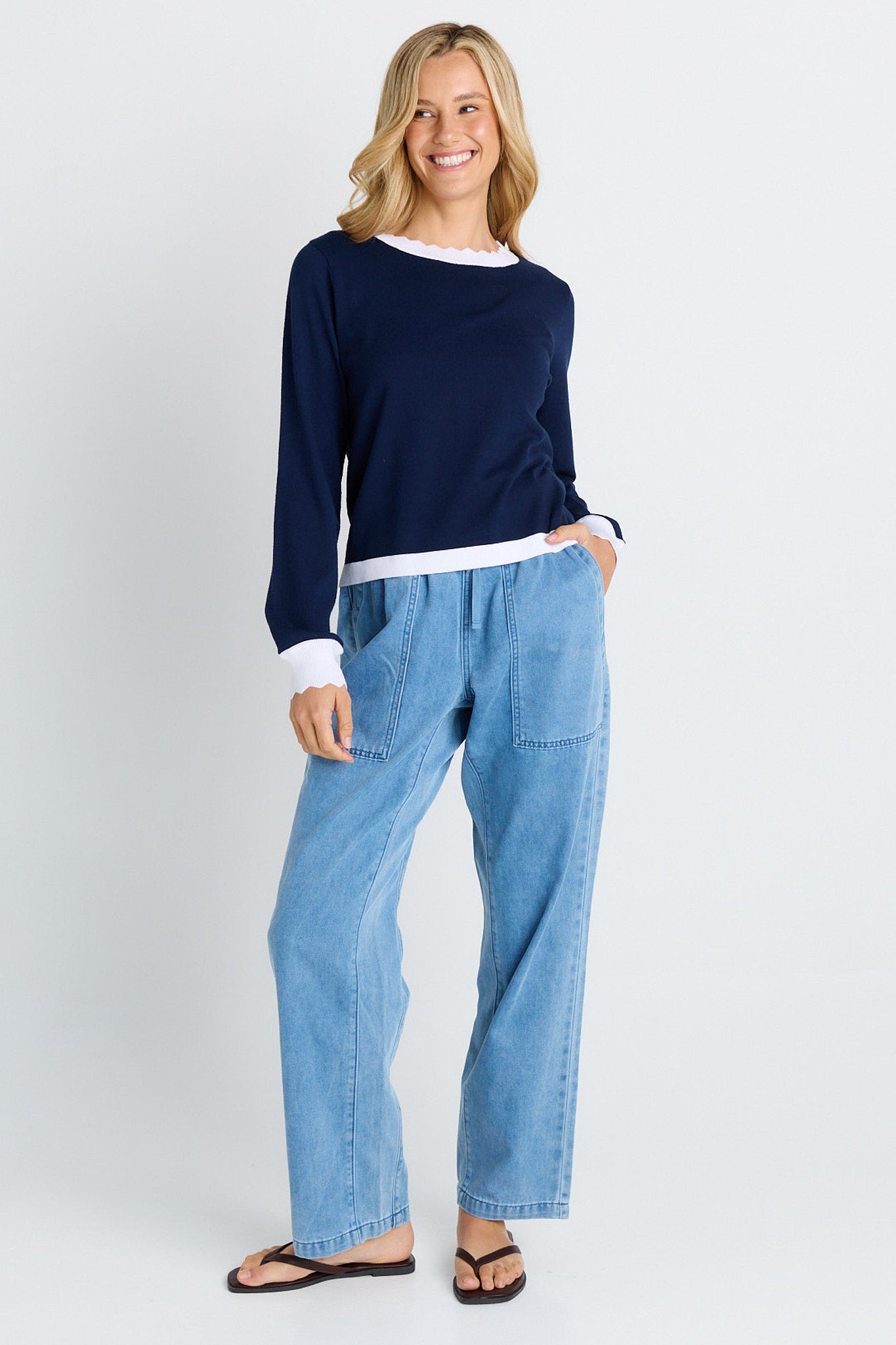 Scallop knit sweater- Navy