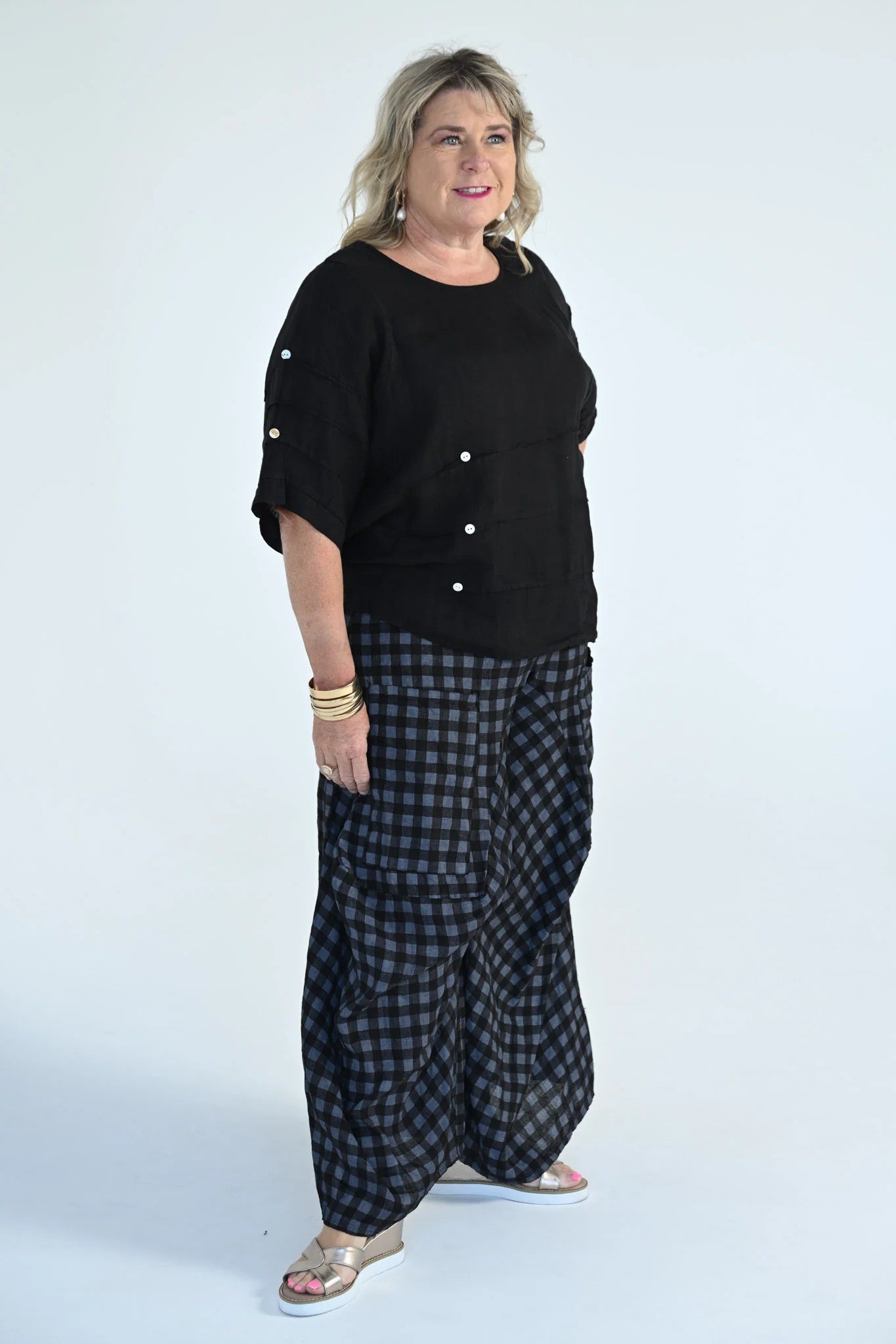 Alicia Pant black check