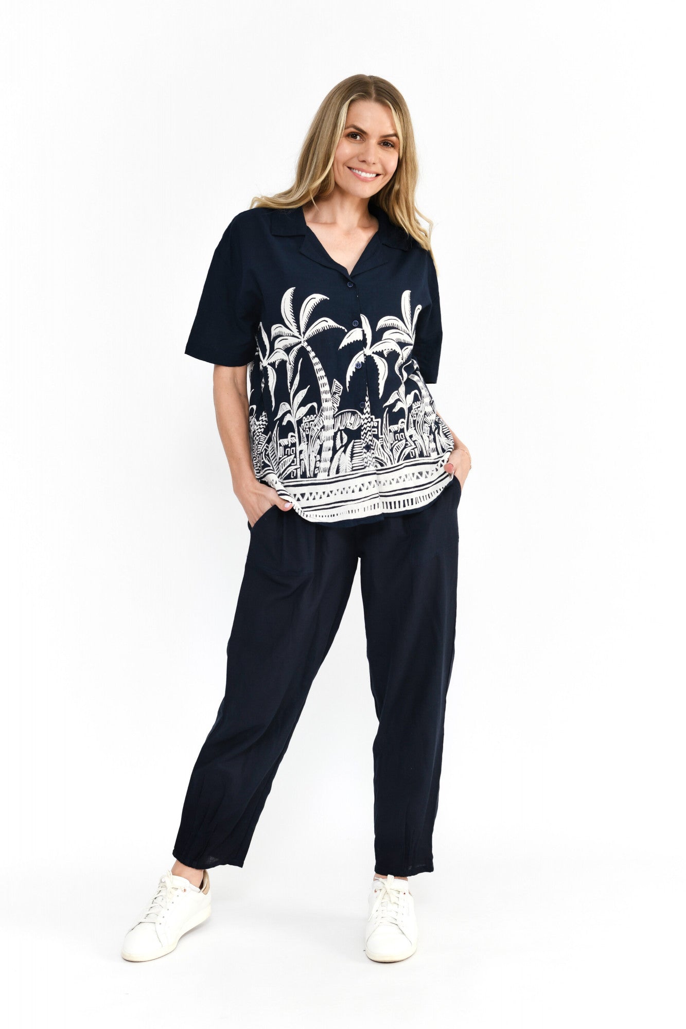 Margot Top navy mono border navy