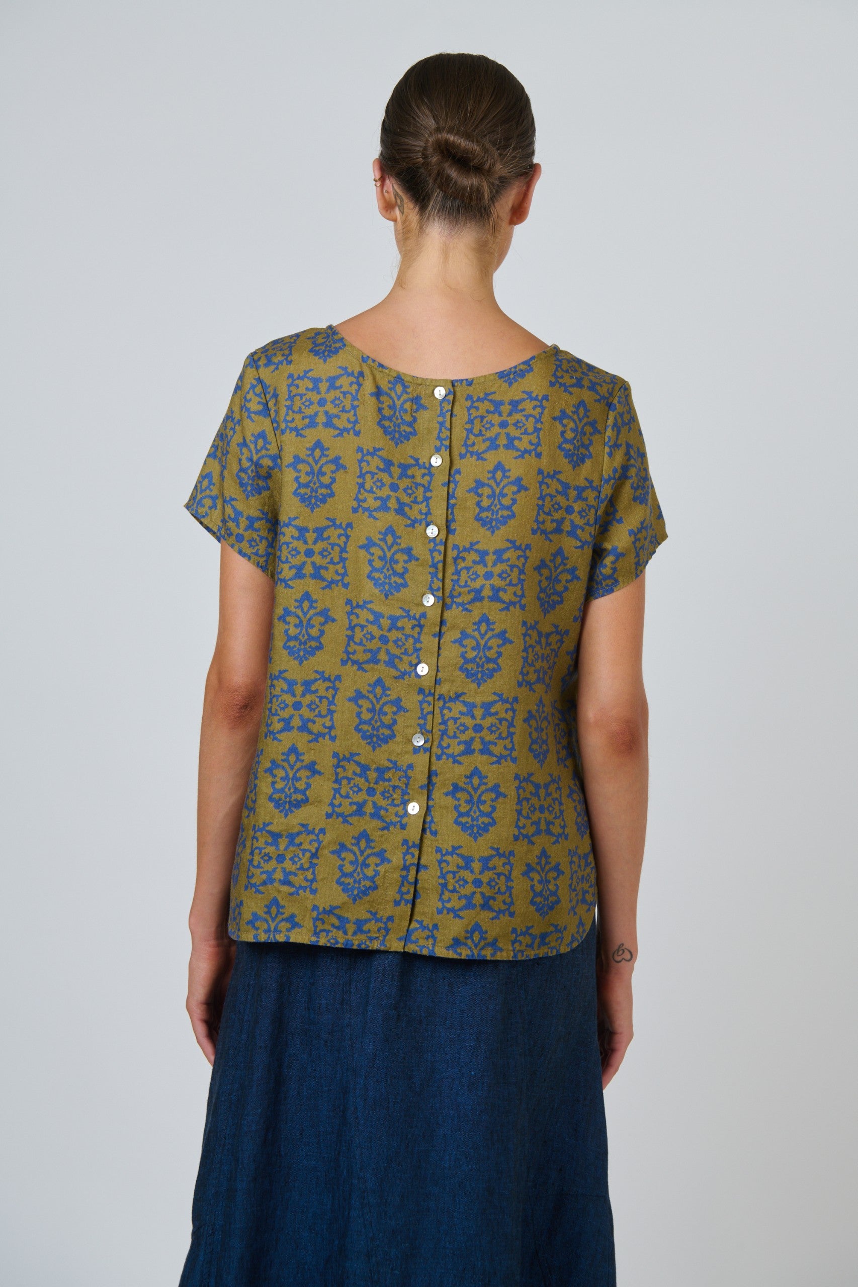 Motif linen top