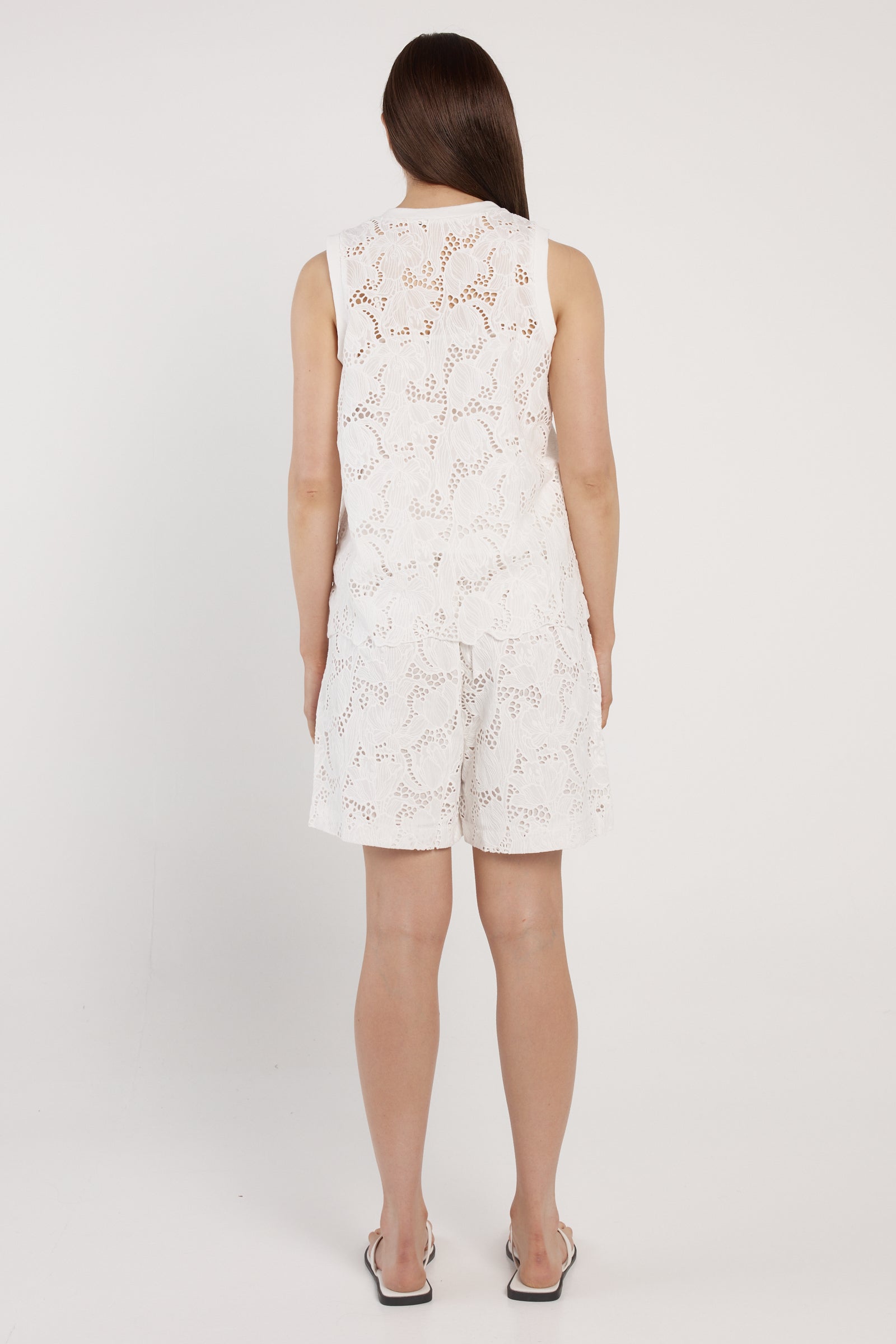 Worth It Short white