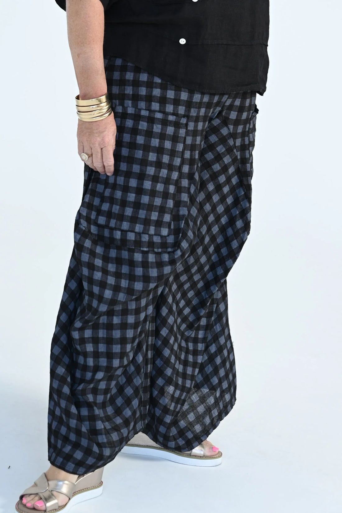 Alicia Pant black check