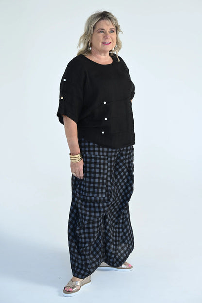 Alicia Pant black check