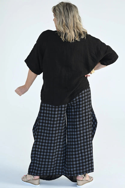 Alicia Pant black check