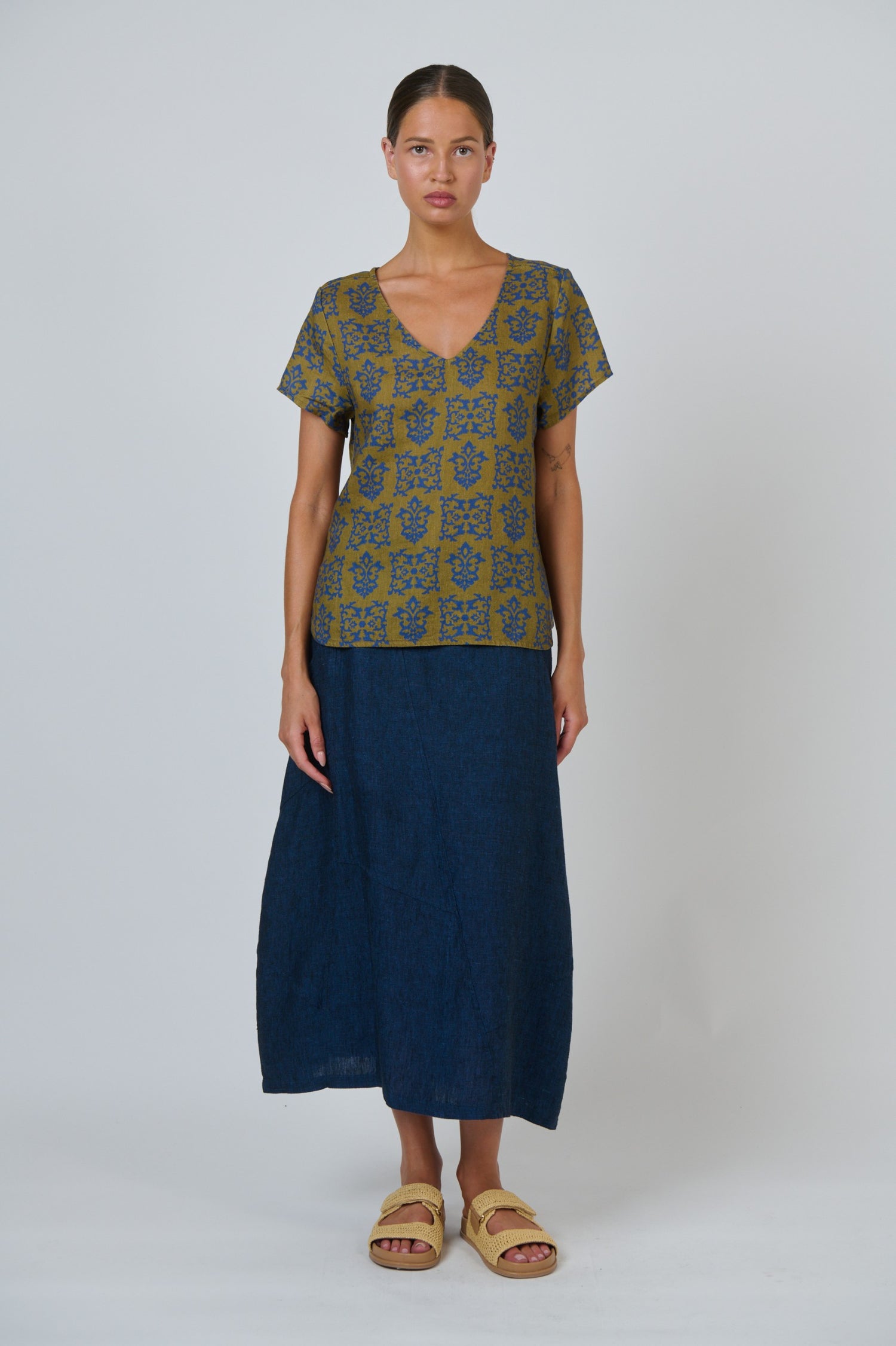 Motif linen top