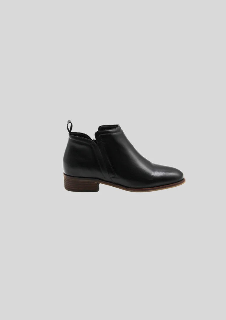 Sine ankle boot black