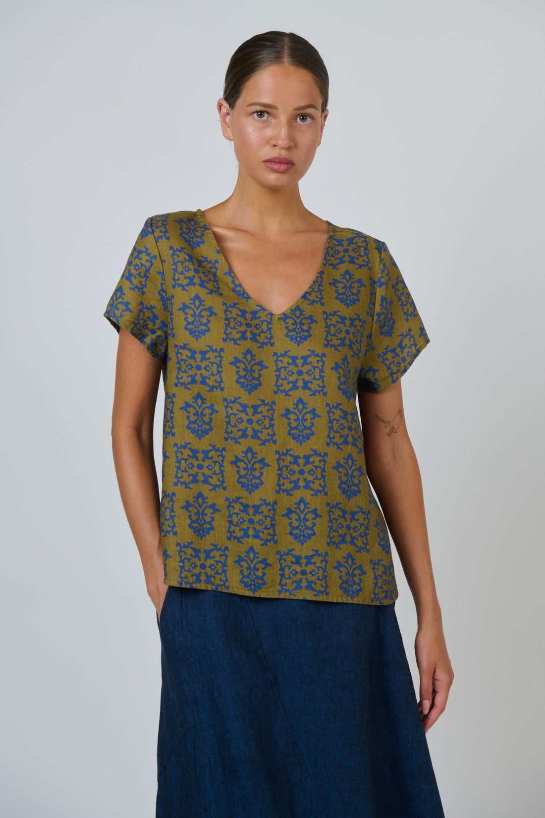 Motif linen top