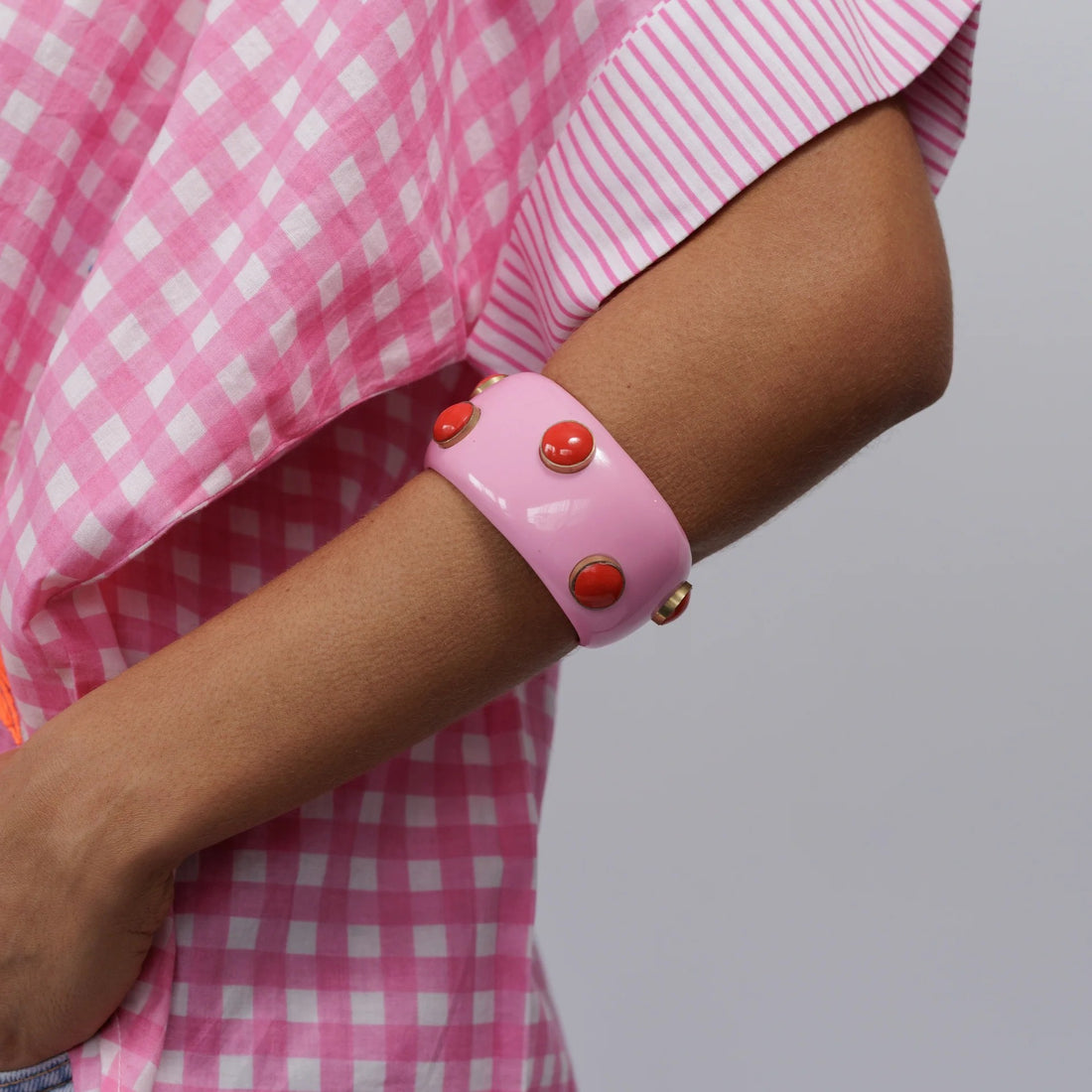 Beaded bangle pink
