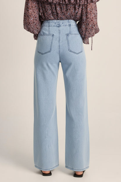 Lila Straight Leg Jean - light wash