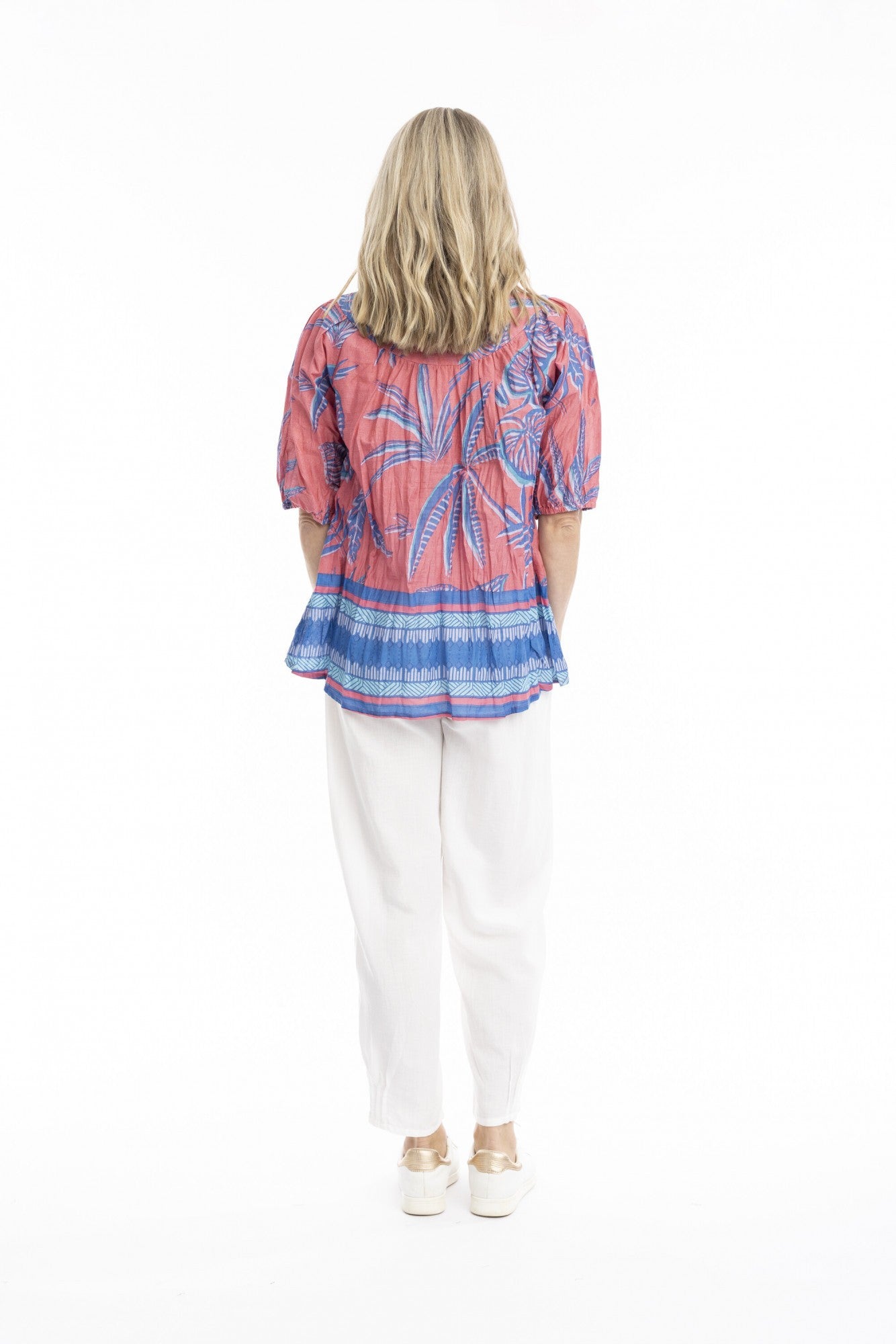 Flora border coral - Tessa v Neck