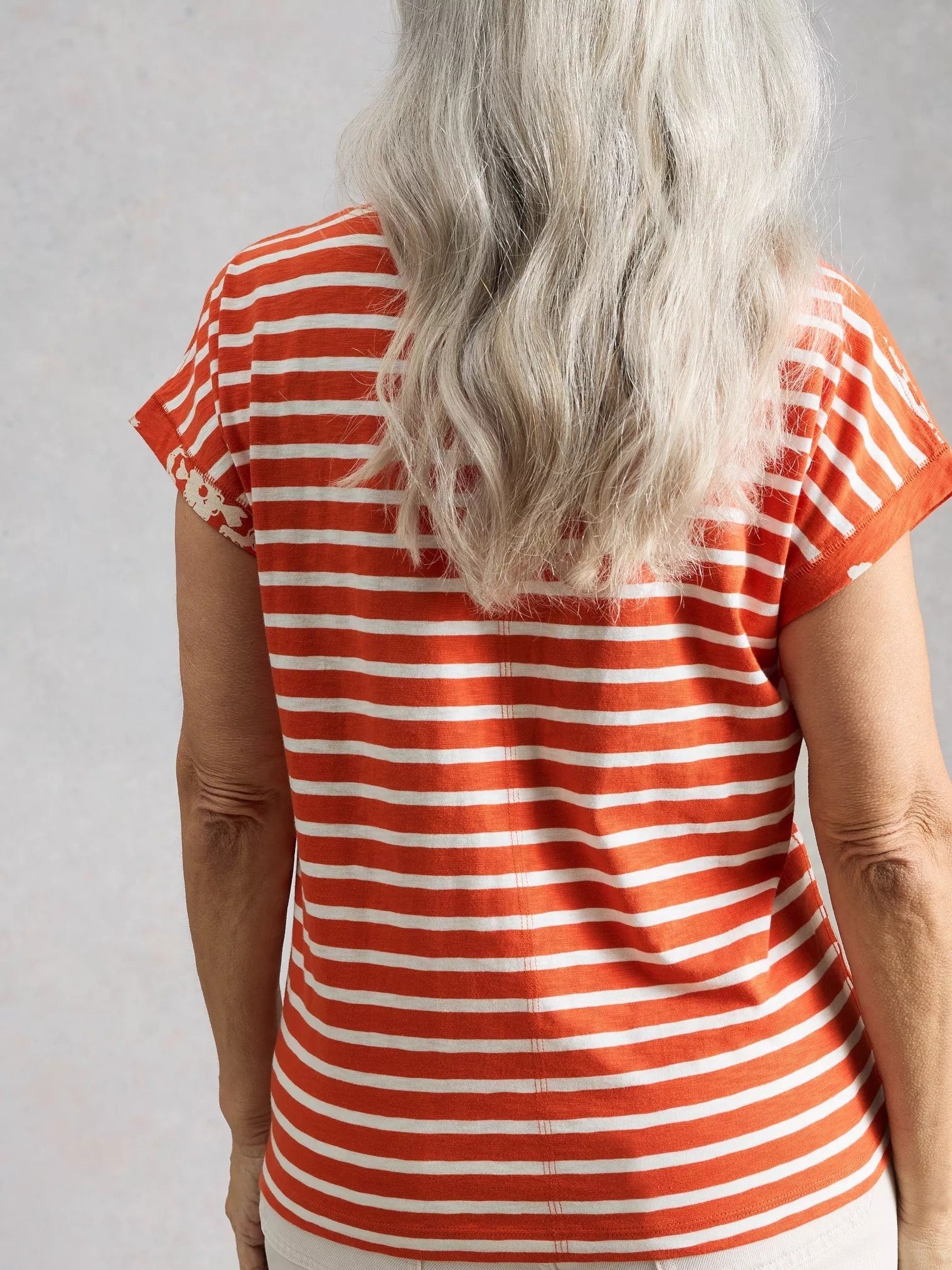 Nelly Notch Neck Tee Red pr