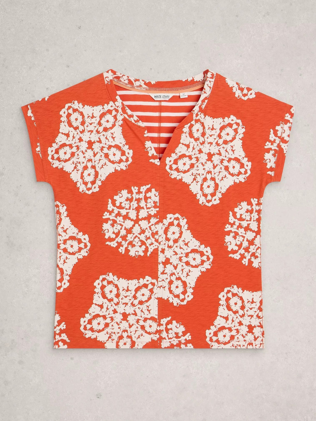 Nelly Notch Neck Tee Red pr