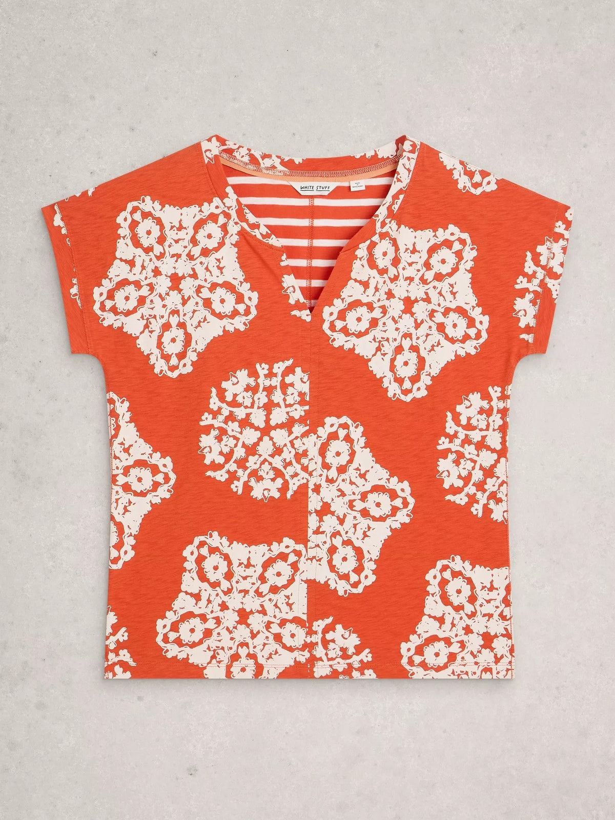 Nelly Notch Neck Tee Red pr